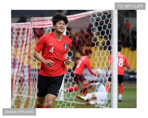 金玟哉荣膺亚洲最佳后卫，出色表现引广泛关注