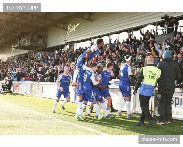 格拉斯纳首度执掌英超教鞭,率队稳健开局迎新挑战 格拉斯纳首度执掌英超教鞭,率队稳健开局迎新挑战