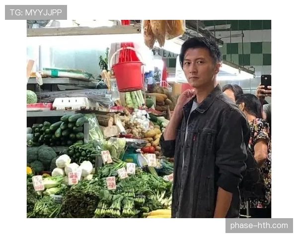 管晨辰提着名牌菜篮逛菜市场，那反差把我笑瘫了